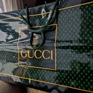 Vintage Gucci Green And Gikd Paper Shopping Giftbbag 11x16x4.5